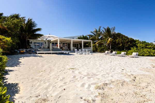 luxury vacation villa rental turks and caicos islands sandy shore aquzaure-11